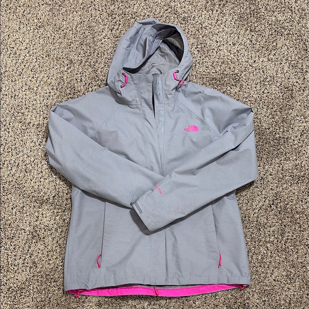 The North Face Light Gray raincoat with Pink Details